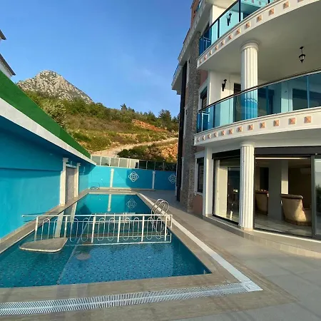 Luxus Pool Whirlpool On The Roof Alanya